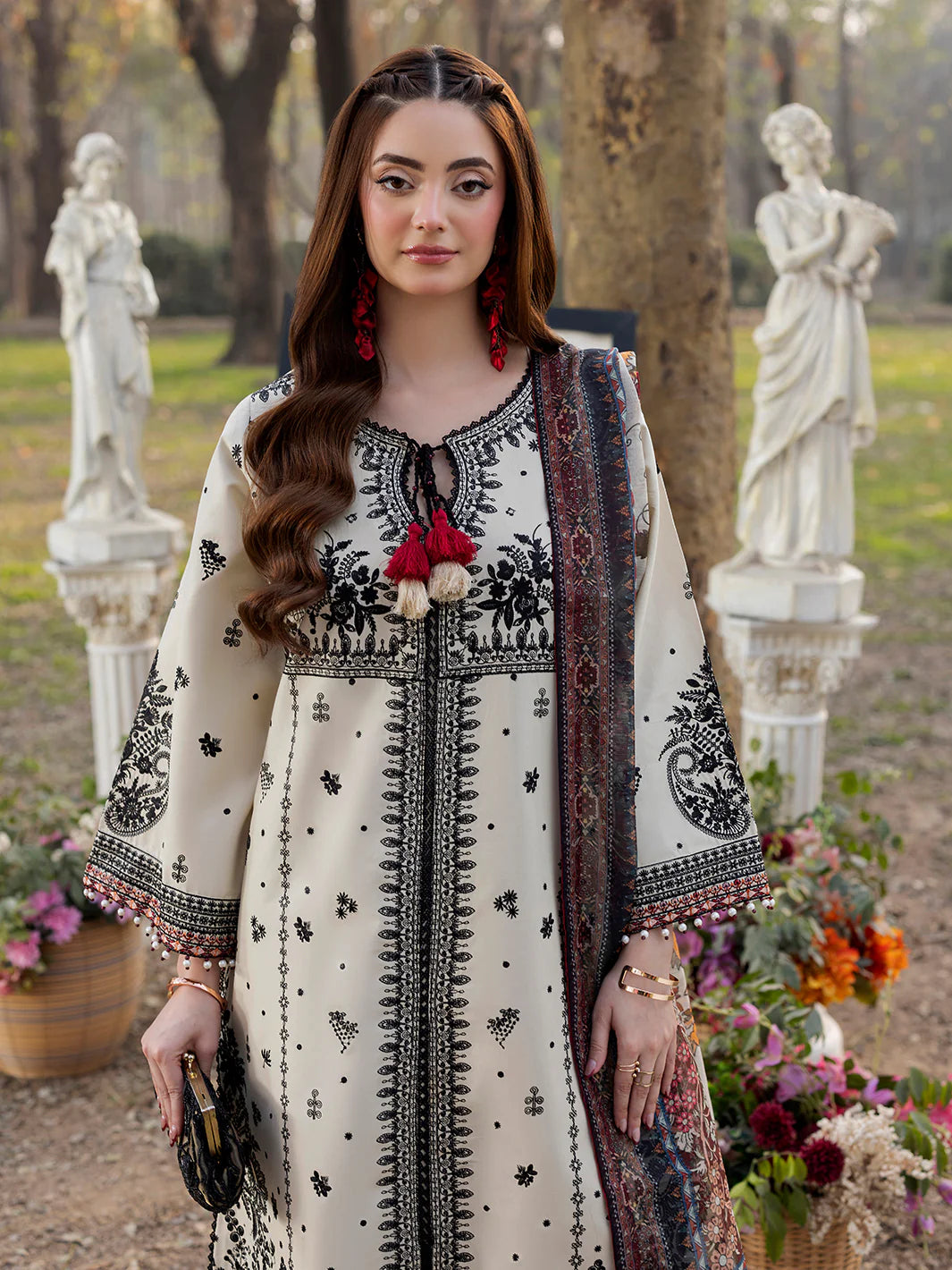 Buntti-26185 White and Black