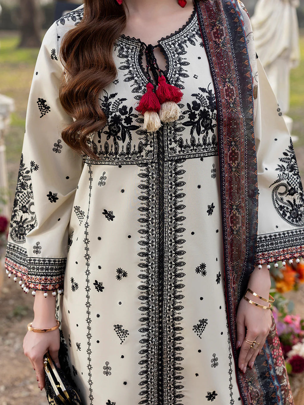 Buntti-26185 White and Black