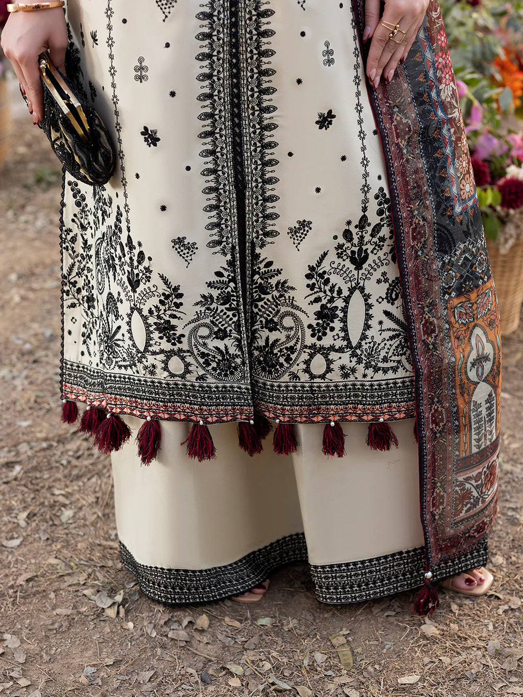 Buntti-26185 White and Black