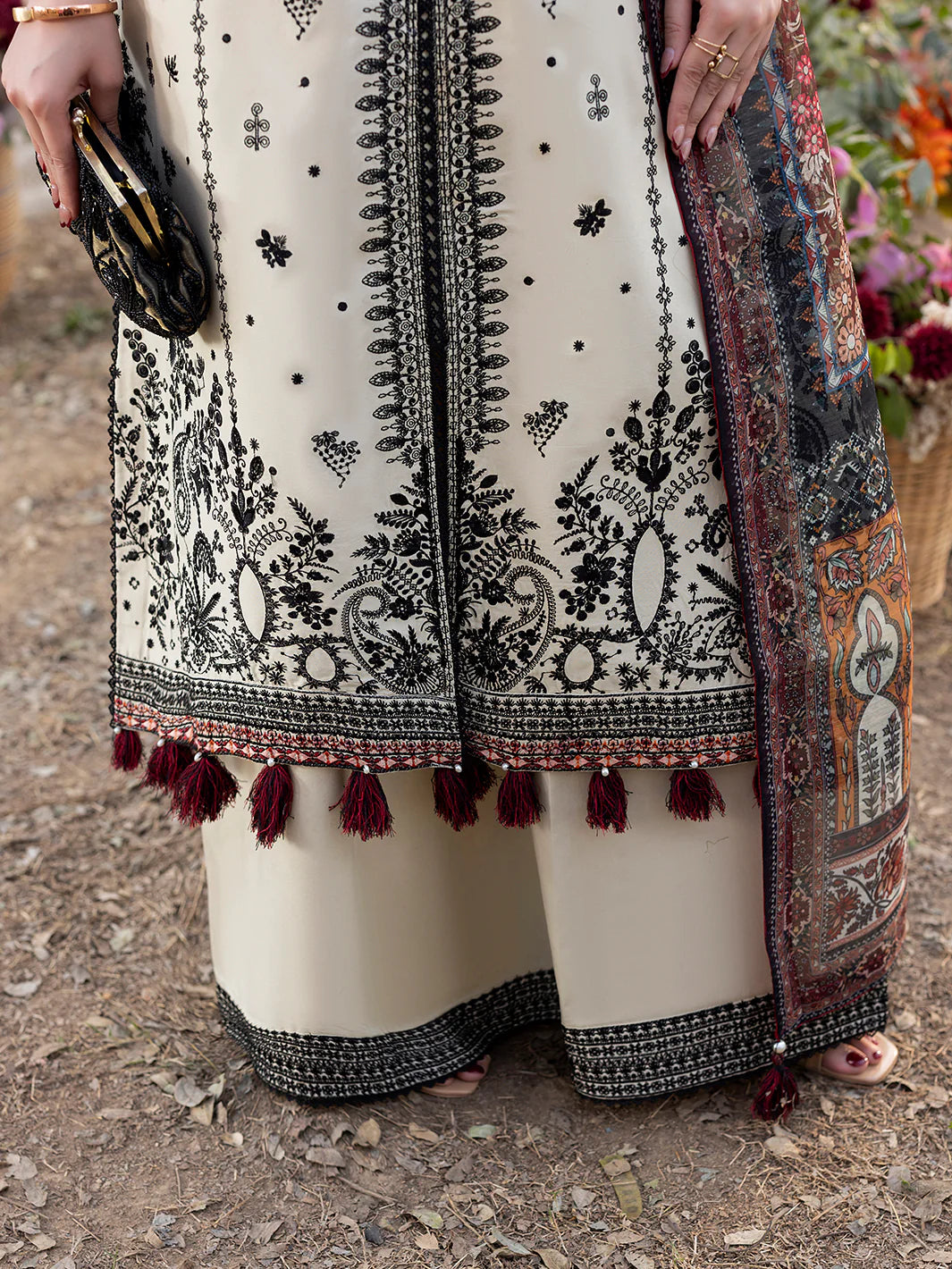 Buntti-26185 White and Black