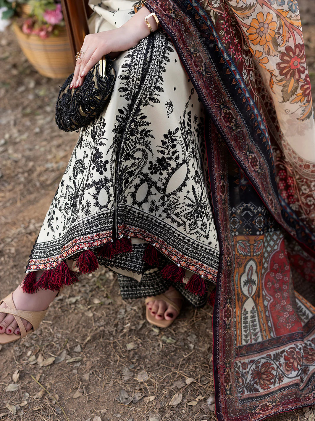 Buntti-26185 White and Black